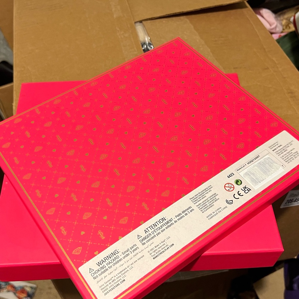 New in Box 3 piece Juicy Couture Necklace, Pen, and Journal Set - Picture 3 of 3